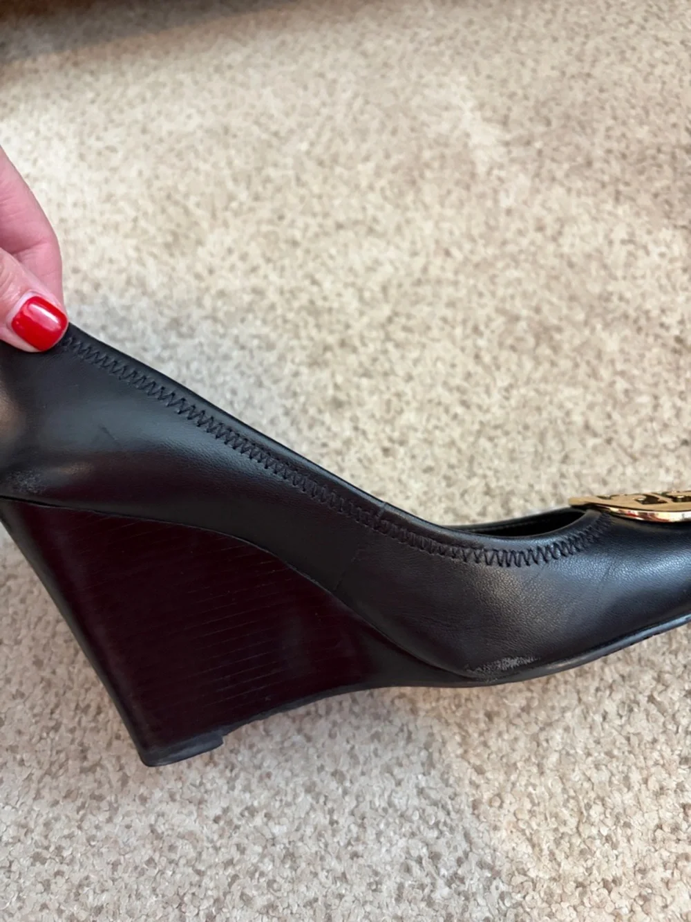 Tory Burch “Sophie” Wedge Heels in Black leather with gold hardware, 8 - Picture 8 of 13